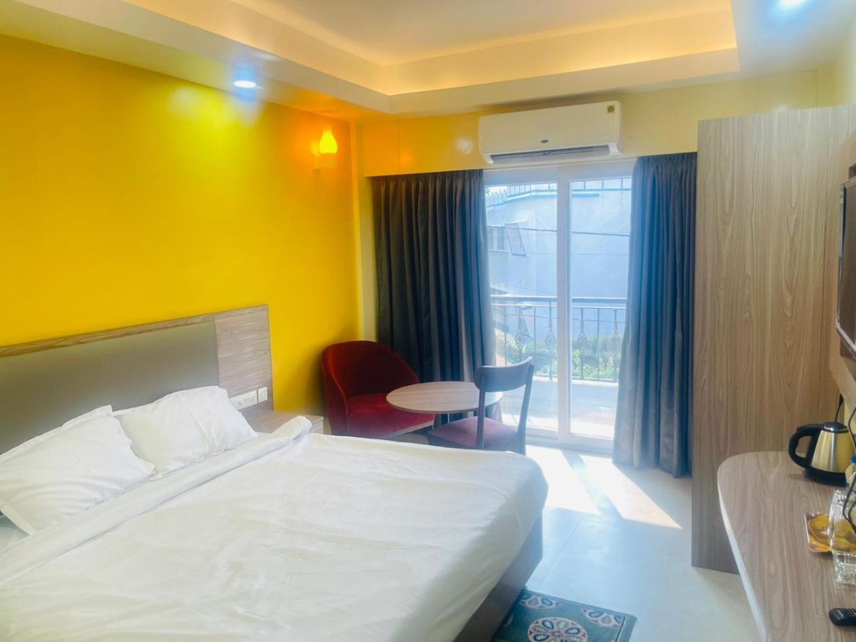 Royal Beach International Пури Екстериор снимка