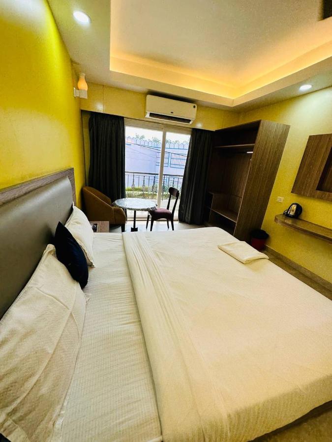 Royal Beach International Пури Екстериор снимка
