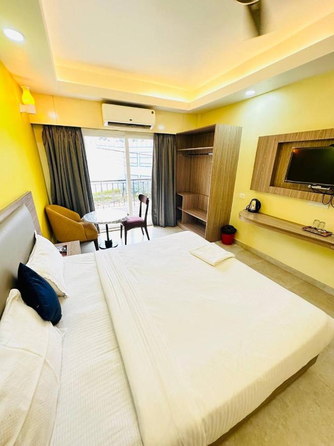 Royal Beach International Пури Екстериор снимка