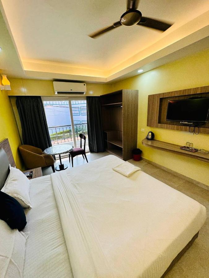 Royal Beach International Пури Екстериор снимка