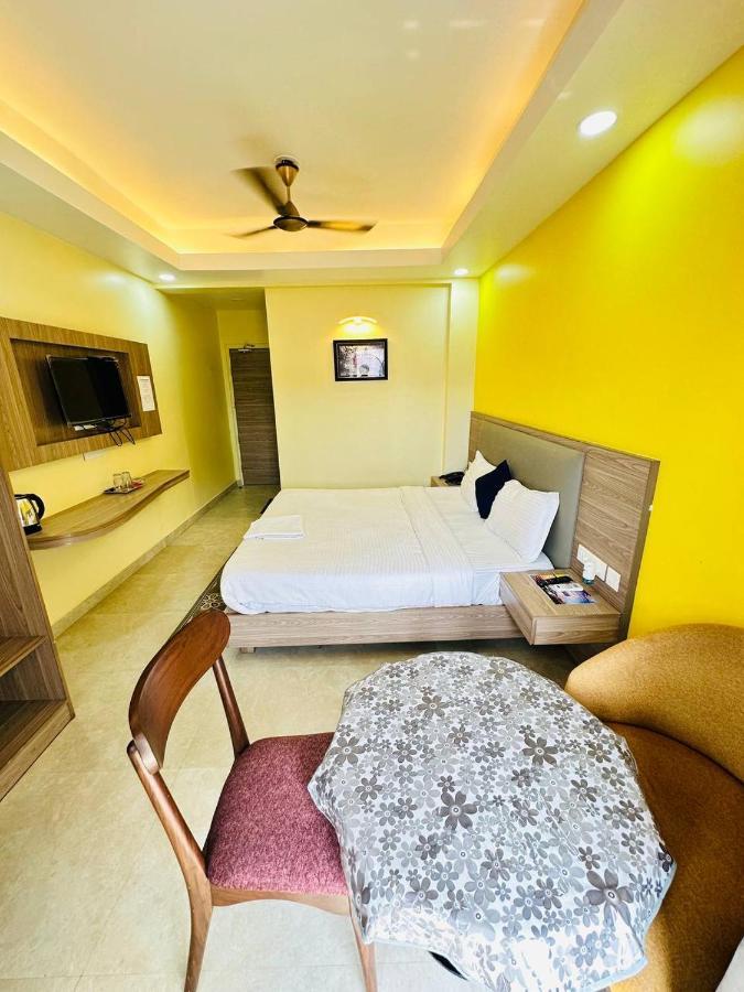 Royal Beach International Пури Екстериор снимка